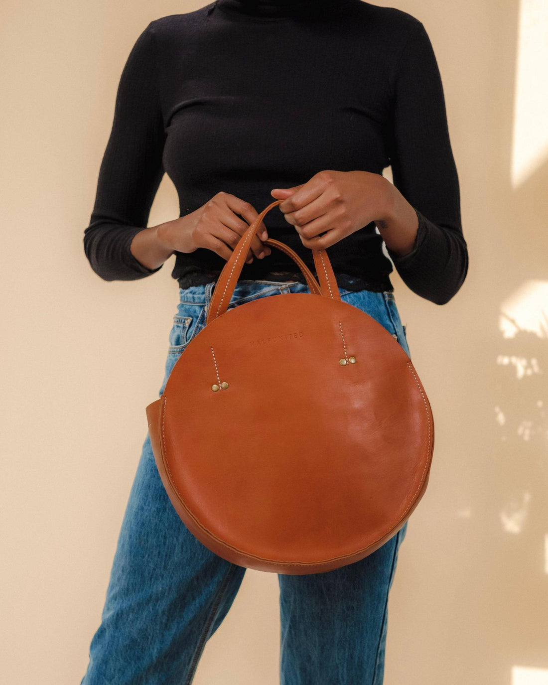 Crossbody Leather Circle Bag - Cognac